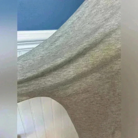 NWT Yanak Apple Long Sleeve VNeck Top ~ Heather Gray ~ One size - Picture 2 of 7